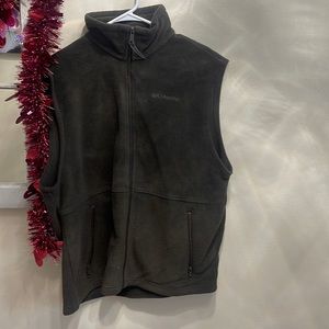 Men’s fleeced zip vest with zip pocket